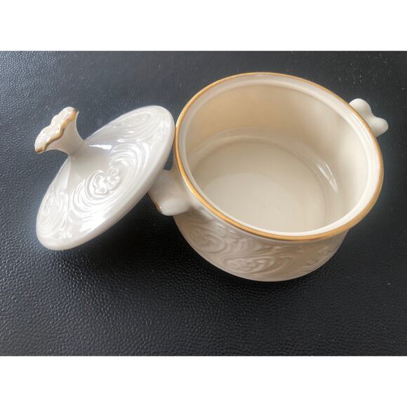 Vintage Lenox Floral Pattern Lidded Vanity Candy Dish Pot Handles Ivory 24K Gold - Picture 1 of 7